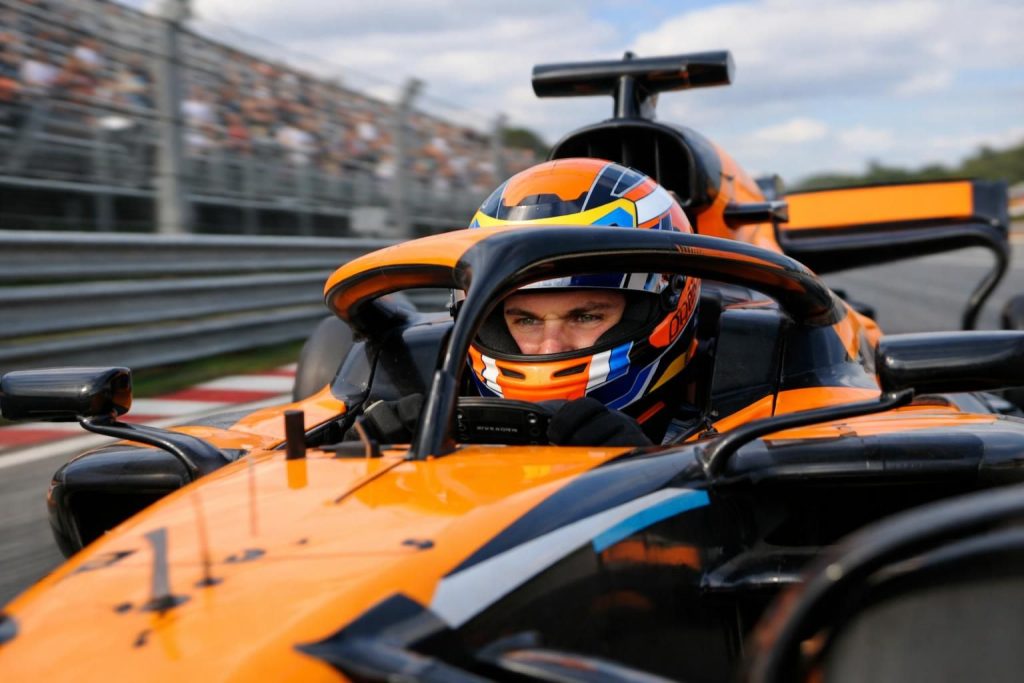 oscar piastri domine les essais libres 2 de formule 1, montrant une performance impressionnante et prometteuse pour la course à venir.