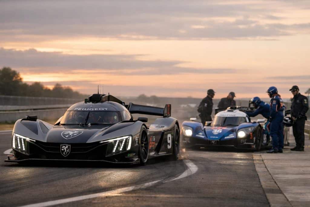 découvrez comment peugeot poursuit avec détermination son ambition en endurance, tandis qu'alpine se prépare à faire ses adieux à la compétition.