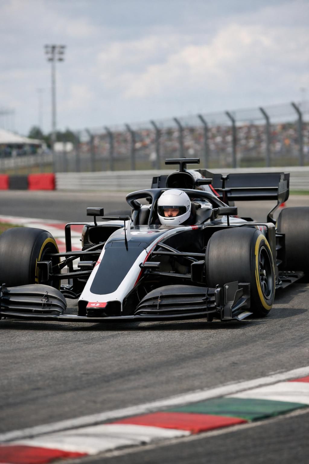max verstappen exprime une critique sévère envers le règlement de la formule 1 pour 2026, estimant que ces changements rendent la course moins authentique.