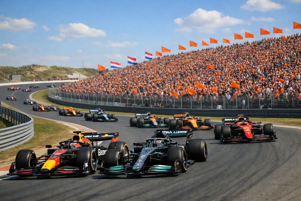 découvrez les horaires et les chaînes de diffusion pour suivre en direct le grand prix des pays-bas de formule 1 et ne rien manquer de la course.
