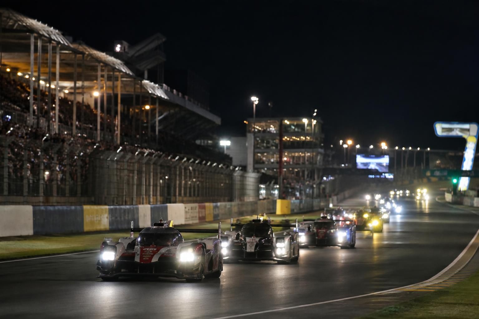 suivez les 24 heures du mans 2026 en direct : course, classements, résultats et liste des engagés pour ne rien manquer de l’épreuve.