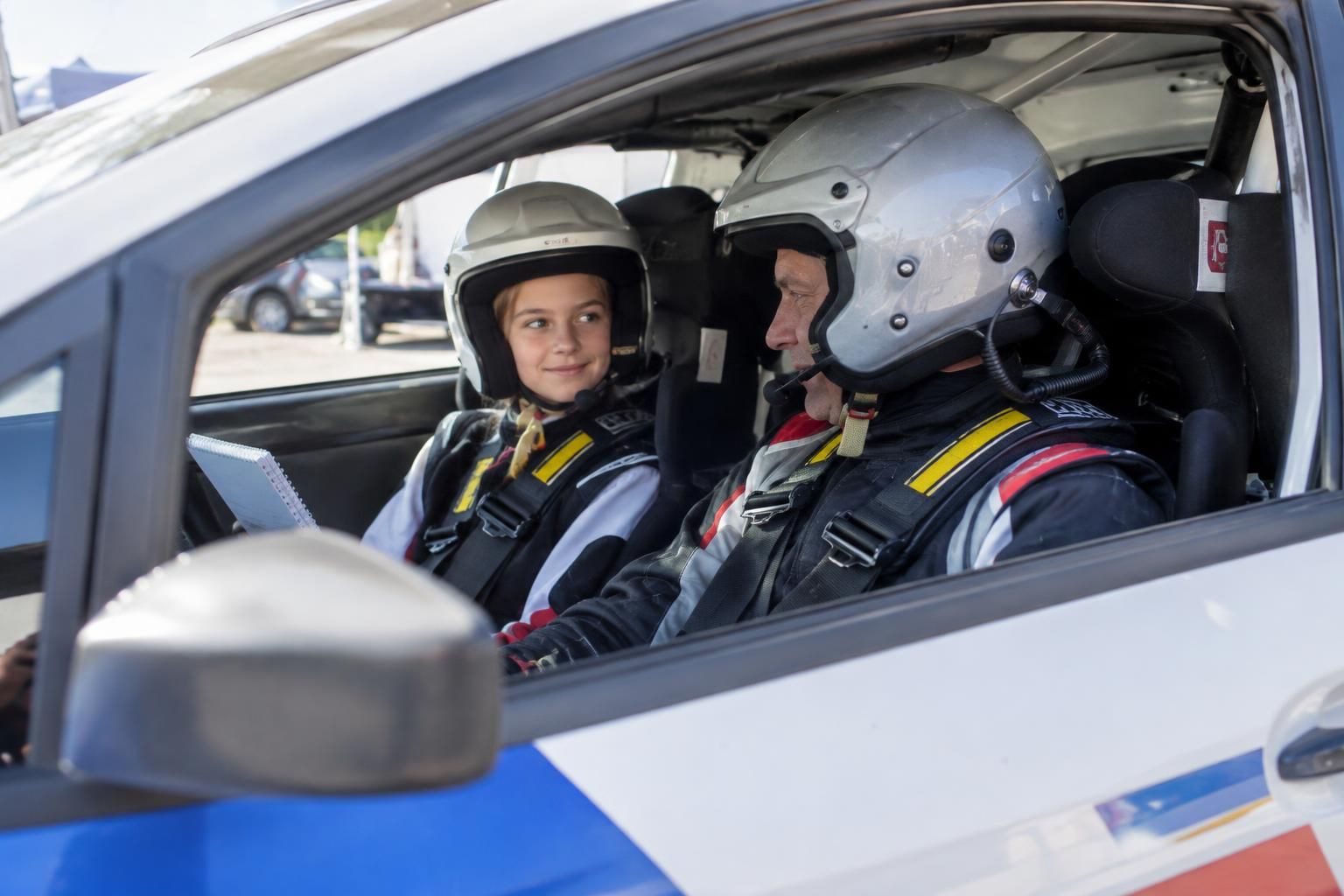 « je suis ses yeux, papa tient le volant » : découvrez le duo complice d’un père et de sa fille, réunis pour relever le défi d’une finale nationale.